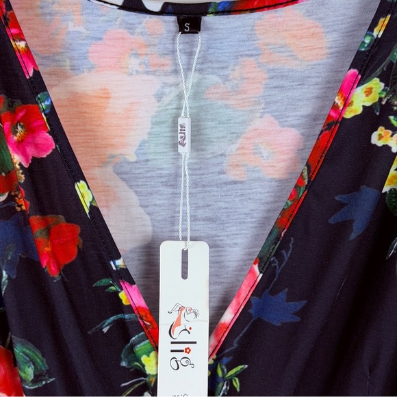 Kilig Women’s V-Neck Floral Midi Dress w/ Belt - Picture 3 of 9